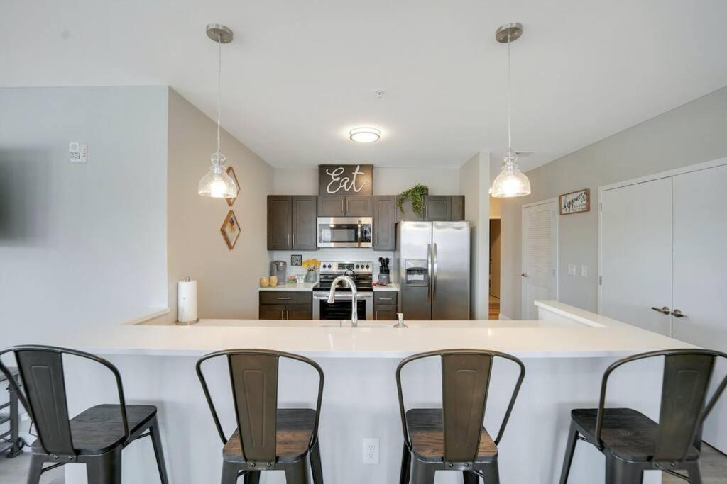 Beautiful 2Br Apt/Ewr Airport/King /Free Parking Ньюарк Экстерьер фото