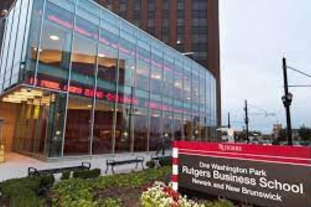 Beautiful 2Br Apt/Ewr Airport/King /Free Parking Ньюарк Экстерьер фото