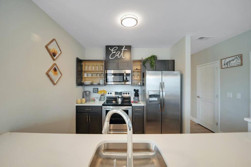 Beautiful 2Br Apt/Ewr Airport/King /Free Parking Ньюарк Экстерьер фото